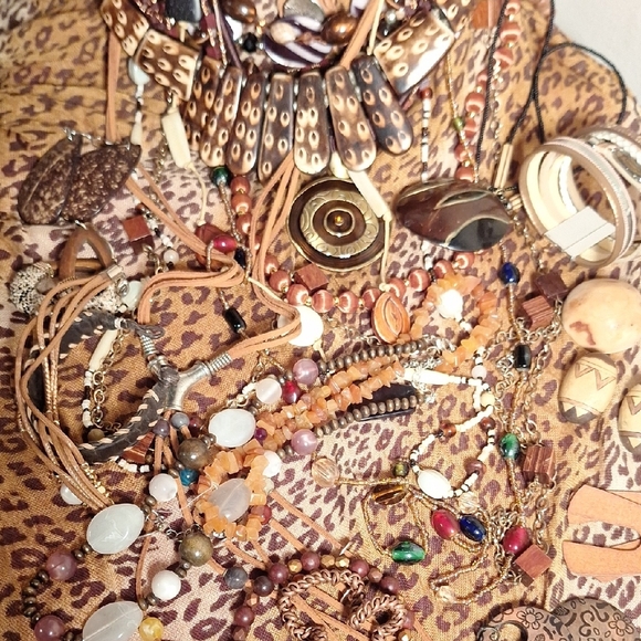 Huge Lot Browns Ambers Wood Boho Style Jewelry Hippie Whimsigoth Animal Print 27 - Picture 1 of 12